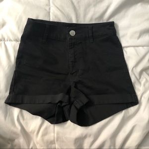 HM Black shorts